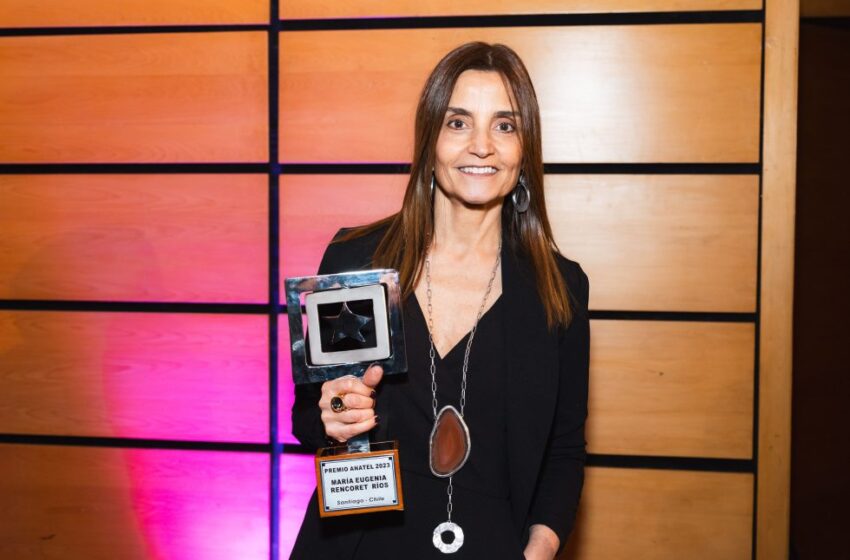  María Eugenia Rencoret recibe Premio Anatel 2023